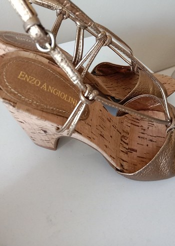 Enzo Angiolini Altın Renkli Tokalı Dolgu Topuklu Kadın Ayakkabı