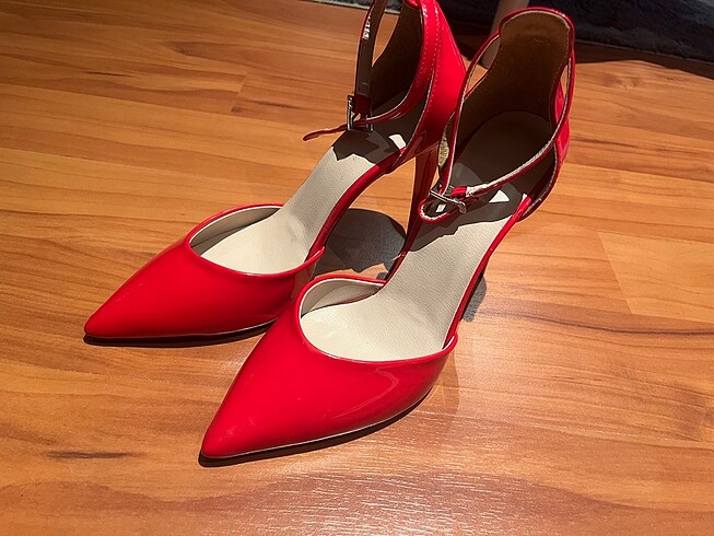 39 Beden Kırmızı Stiletto