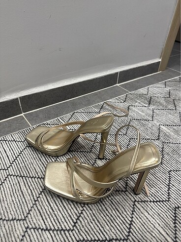 Zara Gold topuklu