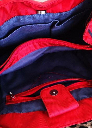 Tommy Hilfiger Tommy canta