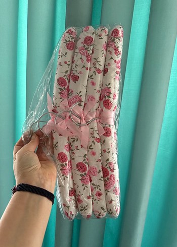 Pastel Pembe Çiçek Desenli Elbise Askısı - Görsel 2