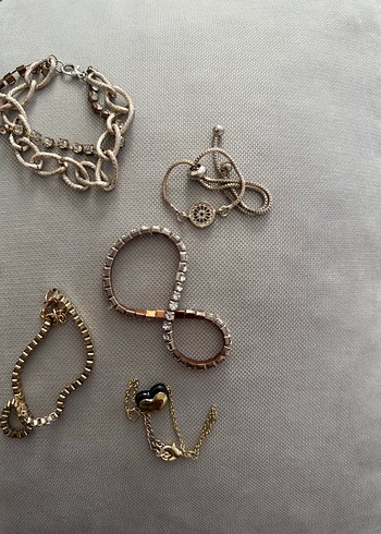 Zincir Detaylı Altın Renkli Kadın El Zinciri - Görsel 3