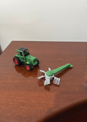 Yeşil Oyuncak Traktör - Görsel 3
