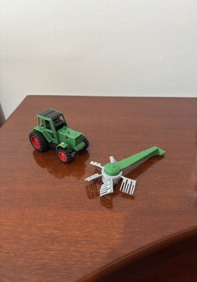 Yeşil Oyuncak Traktör - Görsel 3