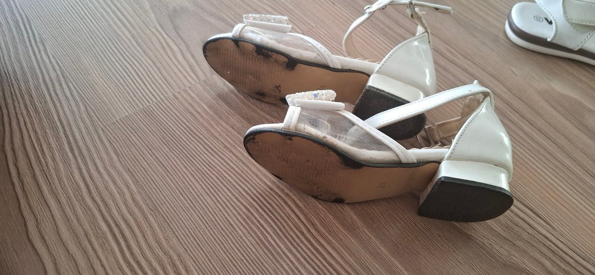 Kız Çocuk Beyaz Rugan Fiyonk Detaylı Babet - Görsel 3