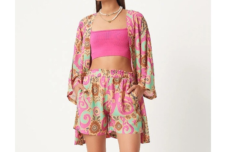 Trendyol & Milla Bej pembe desenli kimono şort takım