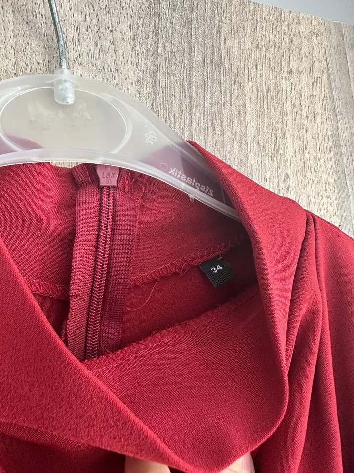 Bordo Drapeli Yüksek Yakalı Kolsuz Kalem Elbise - Görsel 2