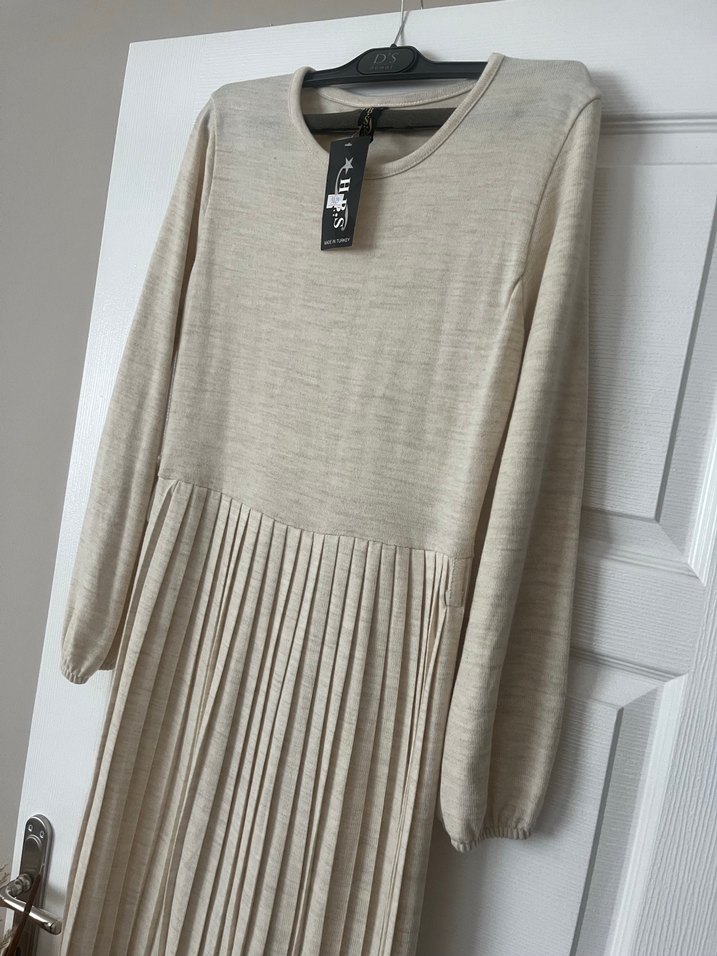 Bej Uzun Kollu Piliseli triko Elbise - Görsel 2