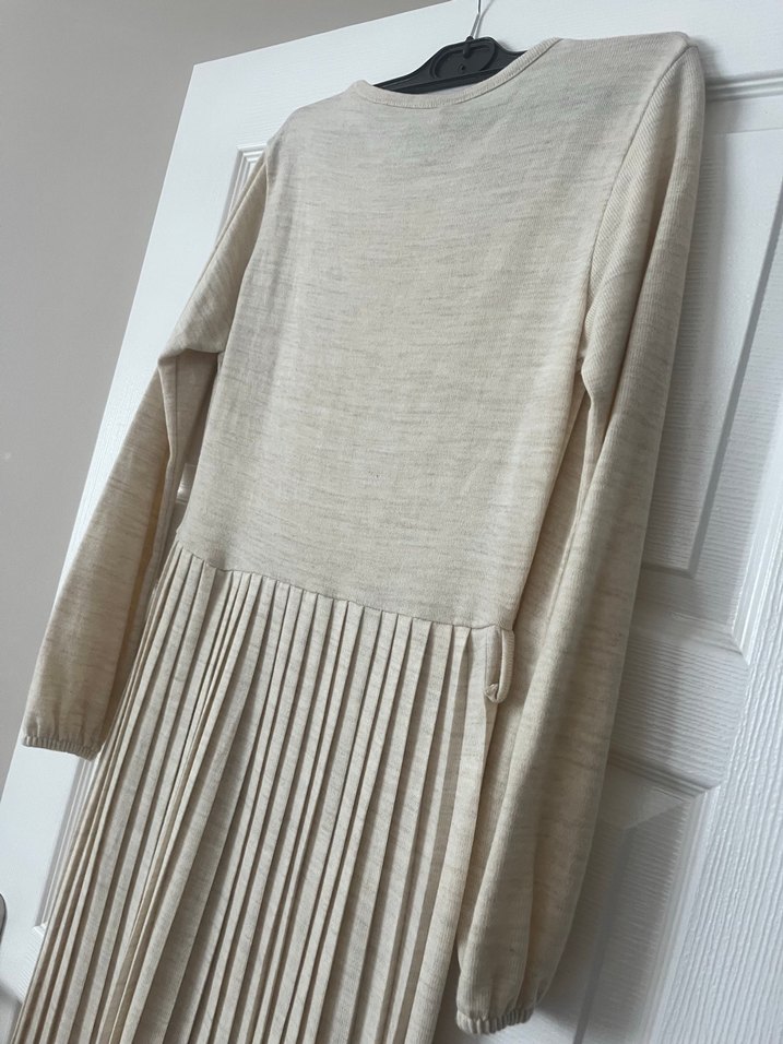 Bej Uzun Kollu Piliseli triko Elbise - Görsel 4