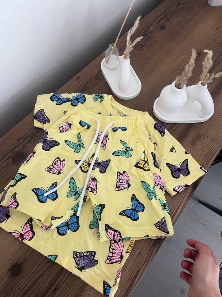 Sarı Kelebek Desenli Bebek Kız Takımı - Görsel 3