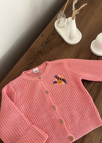 Pembe Nakışlı Örgü Kız Hırka - Görsel 2