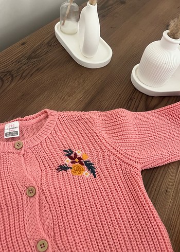 Pembe Nakışlı Örgü Kız Hırka - Görsel 4