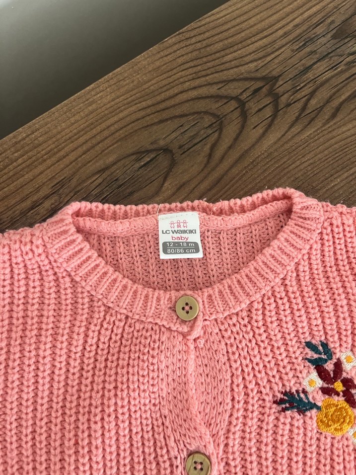 Pembe Nakışlı Örgü Kız Hırka - Görsel 3