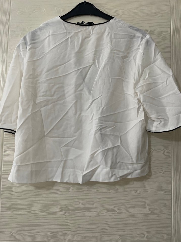 Beyaz Kısa Kollu V Yaka Gömlek - Görsel 2