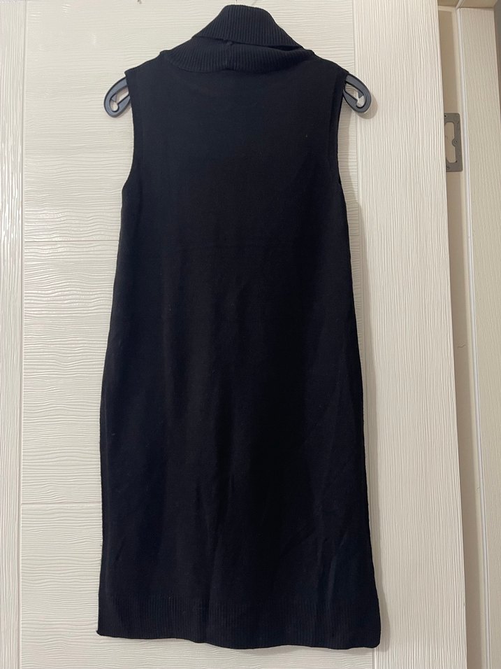 Siyah Yüksek Yakalı Kolsuz Örgü Elbise - Görsel 2