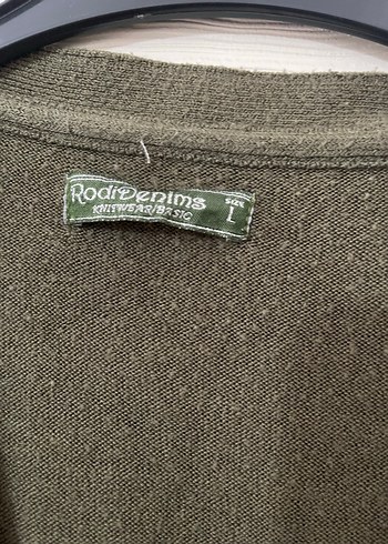 Uzun Kollu Düğmeli V Yaka Hırka - Görsel 4