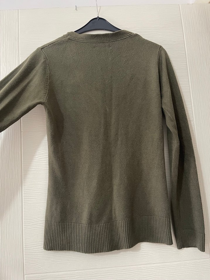 Uzun Kollu Düğmeli V Yaka Hırka - Görsel 2