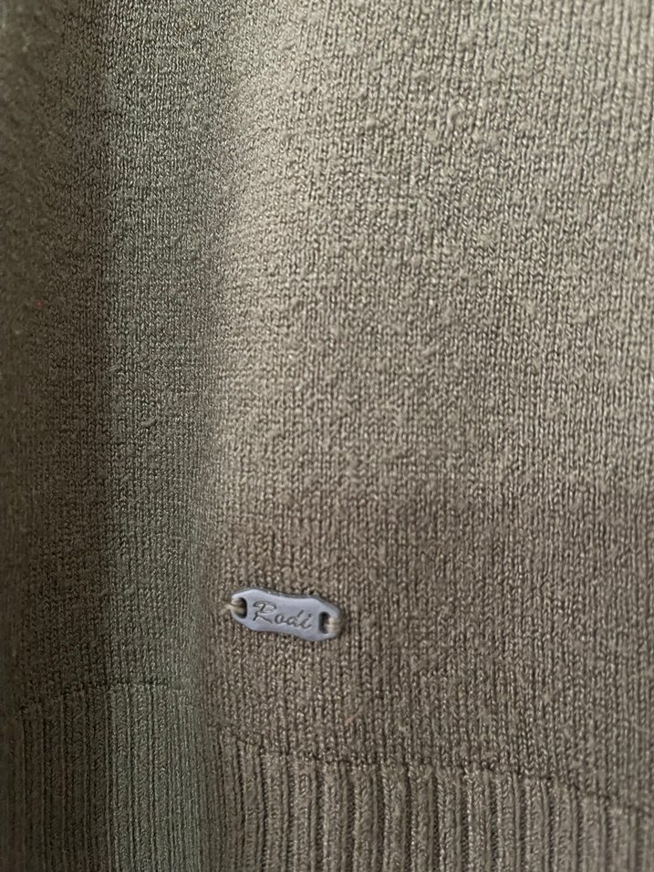 Uzun Kollu Düğmeli V Yaka Hırka - Görsel 3