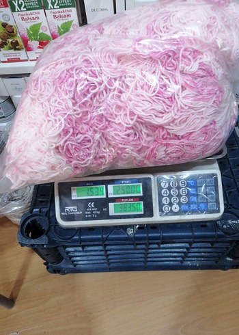 Pembe Beyaz El İşi İplik Paketi
