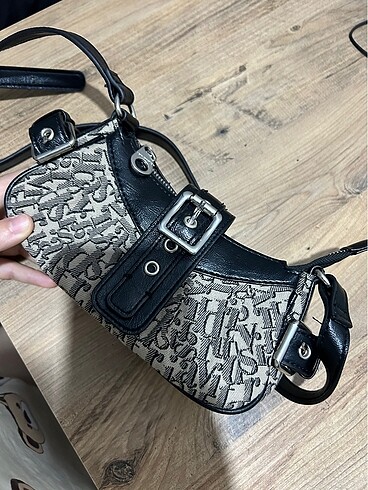 Beden Stradivarius monogram çanta