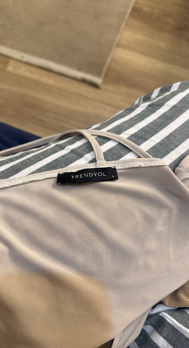 Tek Omuzlu Bej Crop Top - Görsel 4