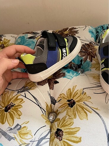 21 Beden Bebek Spor Ayakkabı