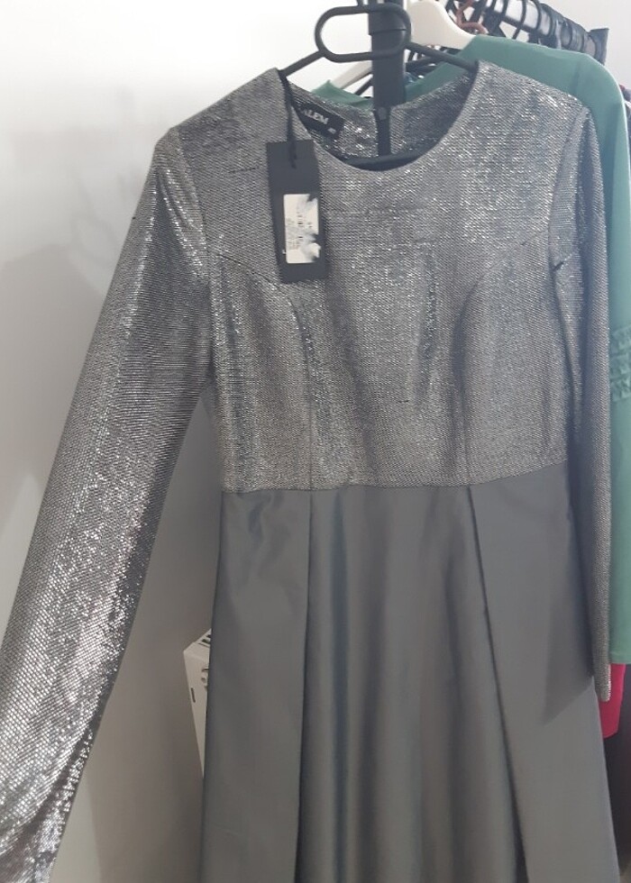 Gri üstü payet simli altı tatfa 40 42 bedene olur etiketli - Görsel 2