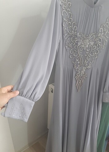 Şifon gri taşlı ve dugme detaylı 42 beden abiye yepyeni - Görsel 2