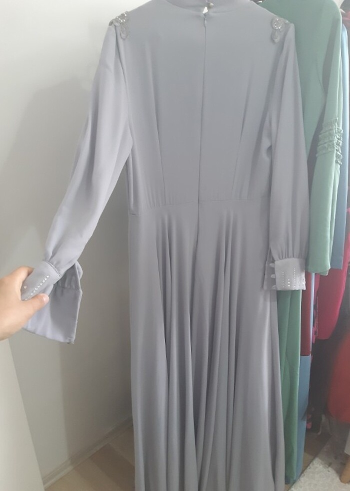 Şifon gri taşlı ve dugme detaylı 42 beden abiye yepyeni - Görsel 3