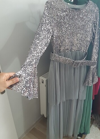 Üstü pulpayet altı tul kat kat gri kemerli ve İspanyol kol detay - Görsel 5