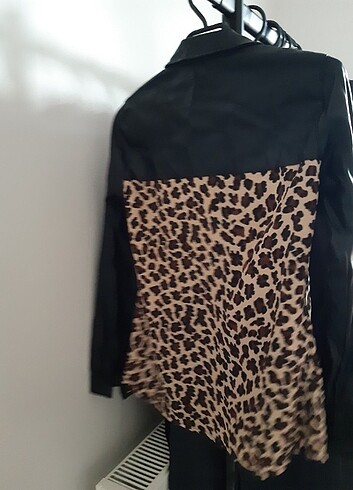 Leopar ve deri düğmeli gomlek  - Görsel 4
