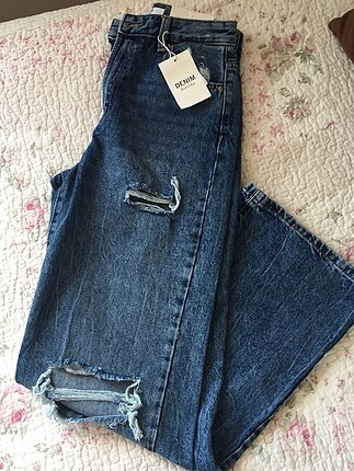 ETİKETLİ BERSHKA JEAN