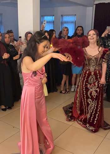 Abiye Pembe saten görünümlü abiye elbise