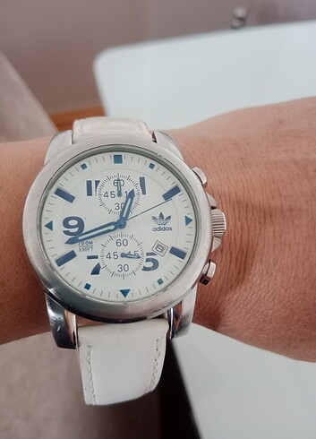 Adidas saat