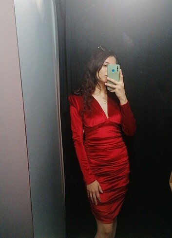 Kırmızı Gece Elbisesi