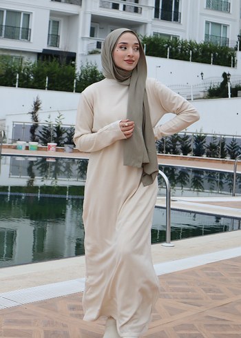 Camel Renkli Yüksek Yakalı Uzun Elbise