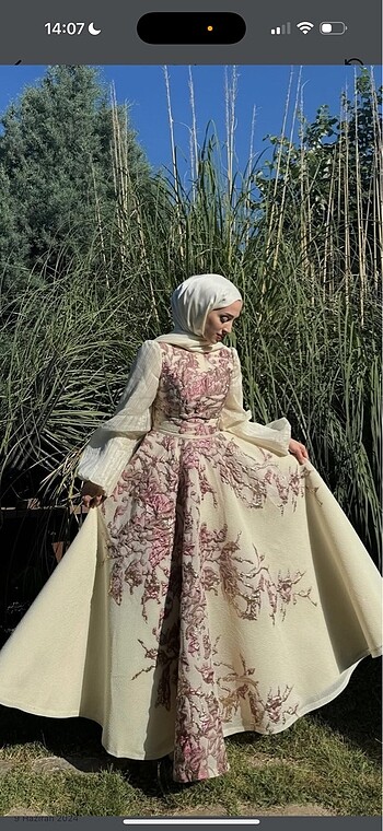 Işçilikli elbise