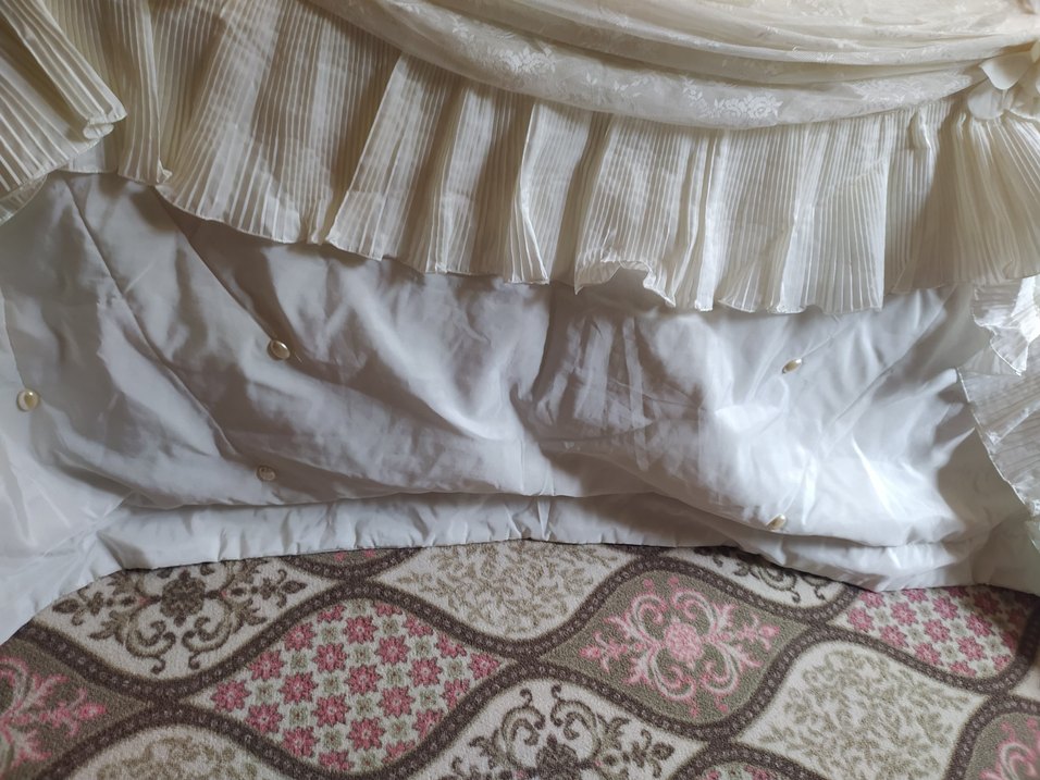 İşlemeli krem Yatak Örtüsü - Görsel 5