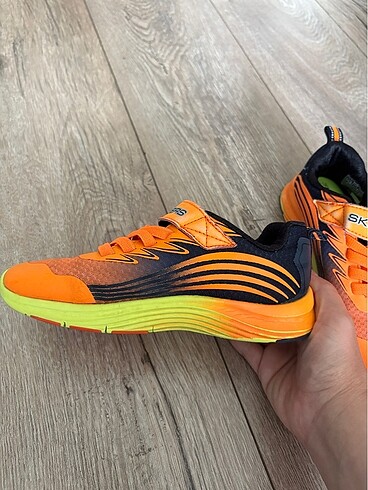 31 Beden turuncu Renk Skechers ayakkabı