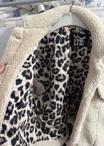içi Leopar Desenli Bej Peluş Ceket LTB - Görsel 2