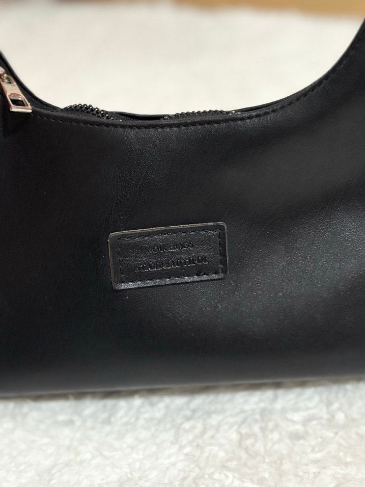 Kemer Detaylı Siyah Deri Gotik Kadın Çanta - Görsel 3