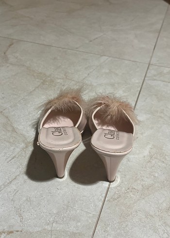 Pembe Tüylü Dolgu Topuklu Kadın Terlik - Görsel 2