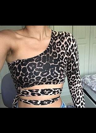 Subdued leopar desenli crop bluz 