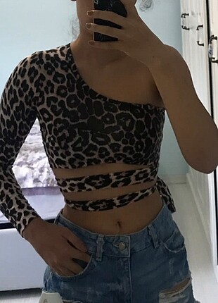 Urban Outfitters Subdued leopar desenli crop bluz