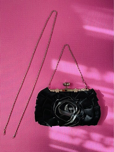 Oleg Cassini Gül detaylı siyah saten gece çantası