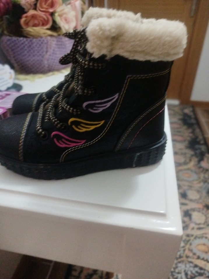 Kız Çocuk Siyah Renkli Nakışlı Kürklü Bot - Görsel 3