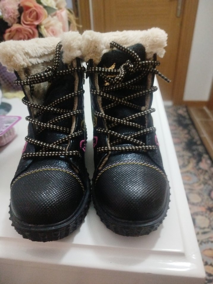 Kız Çocuk Siyah Renkli Nakışlı Kürklü Bot - Görsel 2