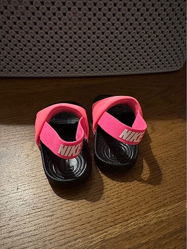 Nike Nike kız çocuk terlik 22 numara