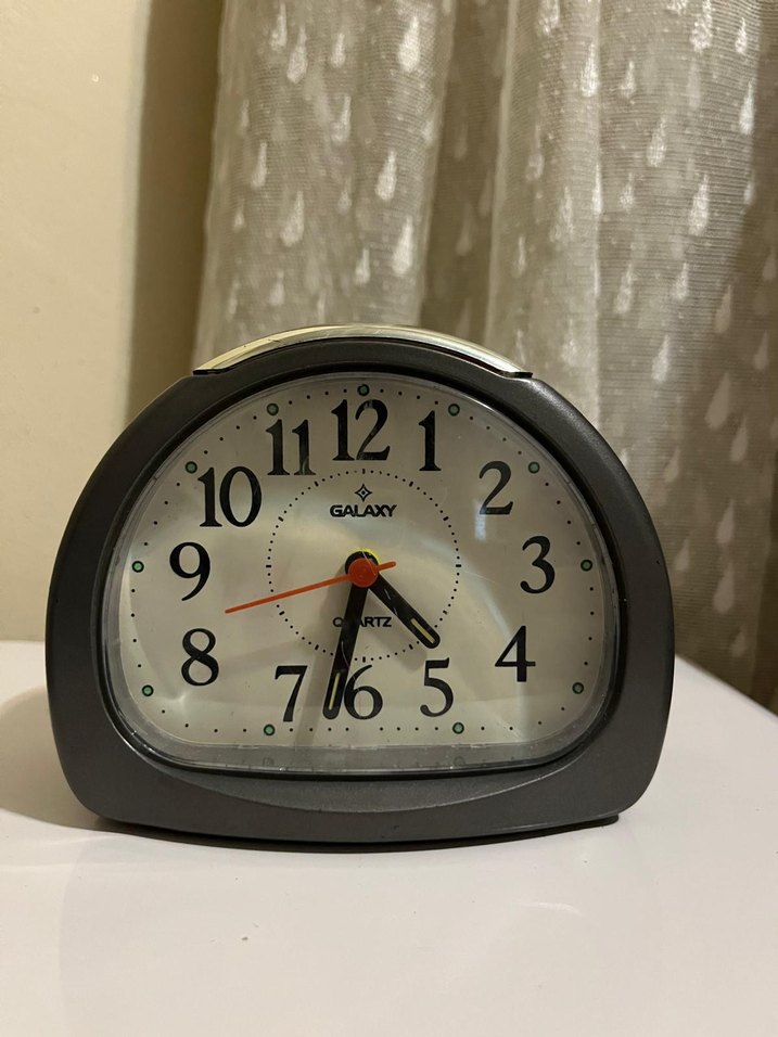  Pratik & Şık GALAXY QUARTZ Komodin Saat (Sessiz Çalışma)  - Görsel 2