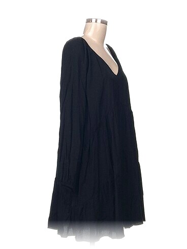 H&M H&M Kısa Elbise %70 İndirimli.